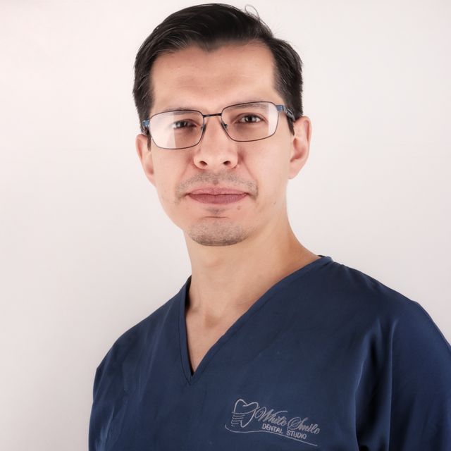Adrian Alberto Olvera Perez, Dentista - Odontólogo Durango