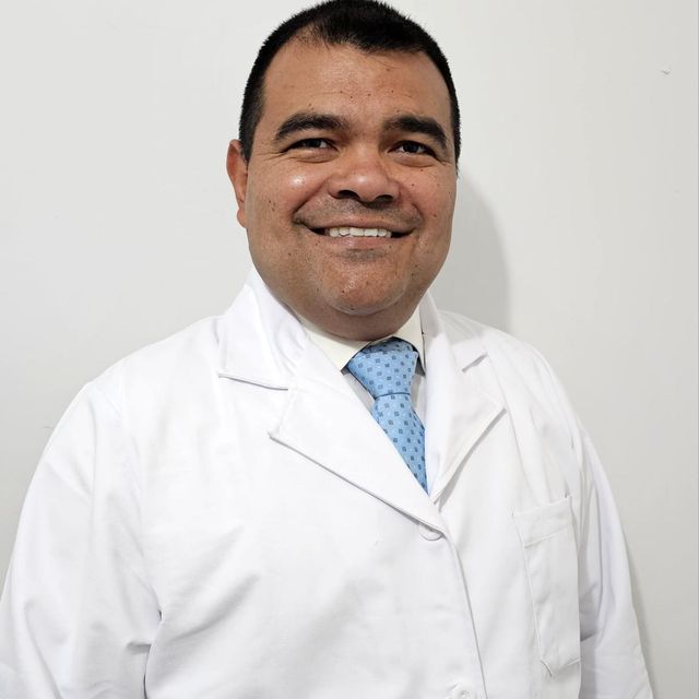 Roel Ramírez González, Médico de familia General Escobedo