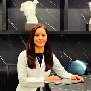 Ampliar imagen: Esmeralda Arango Gopar, Neumólogo Huixquilucan