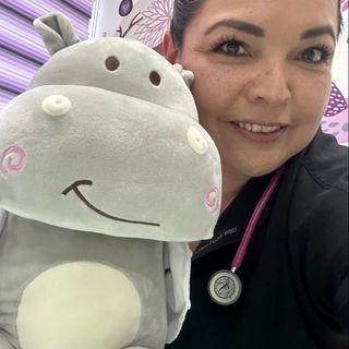 Ampliar imagen: Belén Valencia Nava, Neonatólogo Santiago de Querétaro