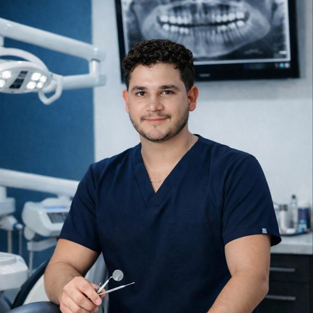 Cristian Ulises Caldera Marquez, Dentista - Odontólogo Guadalupe