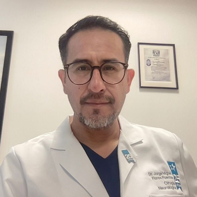Jorge Miguel Flores Fuentes, Neurocirujano Santiago de Querétaro