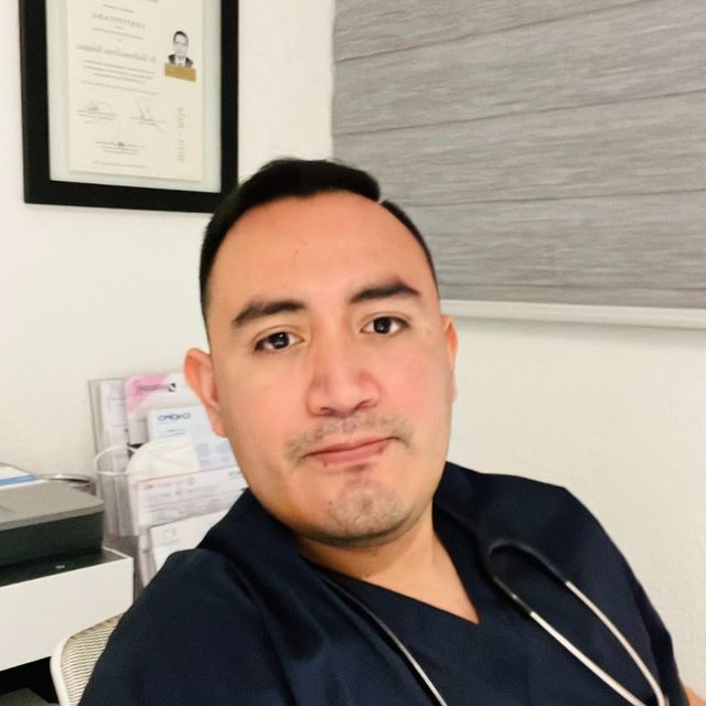 Christian Eduardo González Orduña, Gastroenterólogo pediátrico León