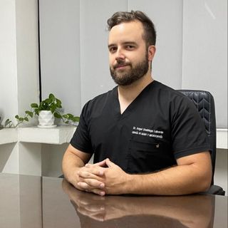 Ampliar imagen: Angel Usabiaga Laborde, Ortopedista Celaya