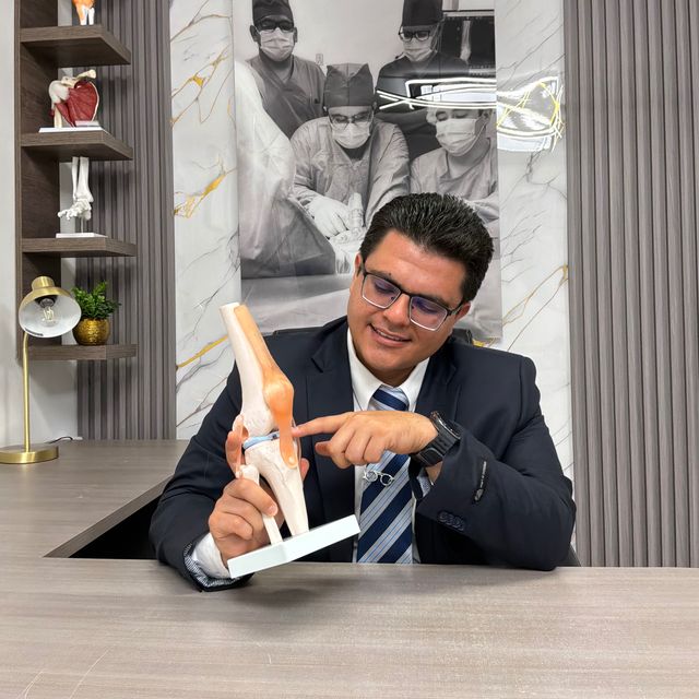 Francisco Aarón Hernández Ramírez, Traumatólogo León