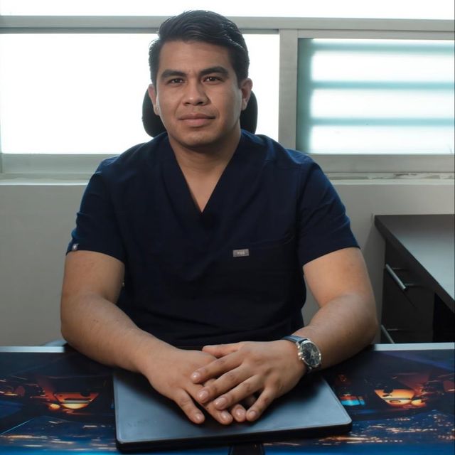 Daniel Méndez Rico, Cirujano oncólogo Morelia