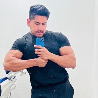 Ampliar imagen: Iván Pérez Trejo, Dentista - Odontólogo Nicolás Romero