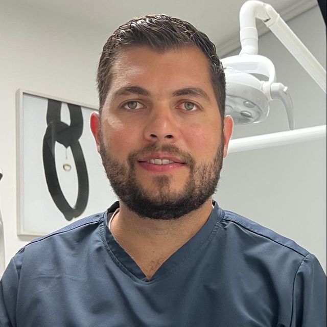 Álvaro Daniel Villegas Cárdenas, Periodoncia Guadalajara