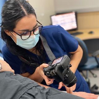 Ampliar imagen: Ángela Rosales Sotomayor, Dermatólogo Chihuahua