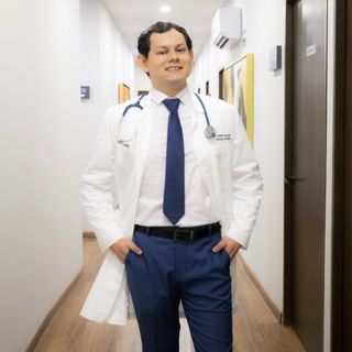 Ampliar imagen: Rodolfo Kramsky Palomino, Internista Nuevo Leon