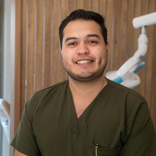 Ampliar imagen: Gustavo Ruiz Barrera, Dentista - Odontólogo Mérida