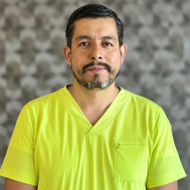 César Augusto Arellano Rayón, Dentista - Odontólogo León