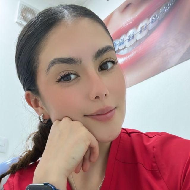 Nicole Monserrat  Hauser, Dentista - Odontólogo Piedad Narvarte