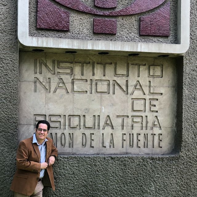 Luis Guillermo Almeida Montes, Psiquiatra Querétaro