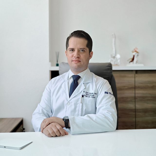 Erick  Estrella Ortiz, Neurocirujano Santiago de Querétaro