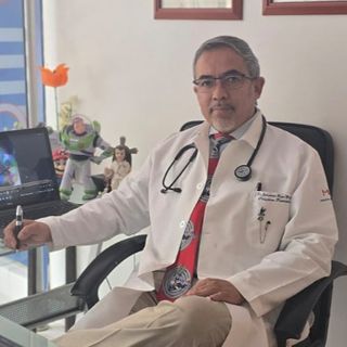 Ampliar imagen: Eduardo Rico Mejia, Cirujano pediátrico León