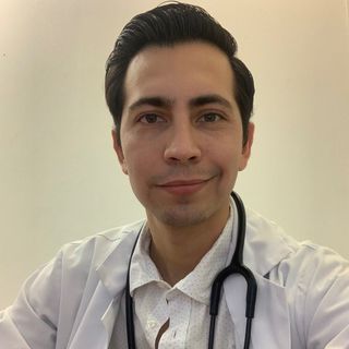 Ampliar imagen: Andrés Vega, Nefrólogo Guadalajara