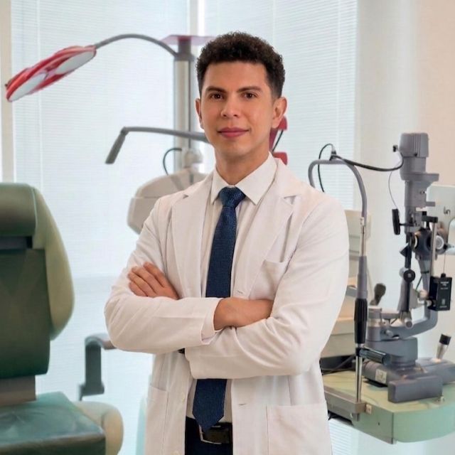 Sebastian Martínez Flores, Oftalmólogo Guadalajara