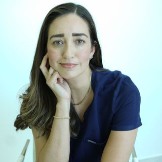 Ampliar imagen: Angela René González Tijerina, Otorrinolaringólogo Monterrey