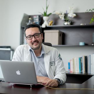 Ampliar imagen: Alexis Ken Zelizer Saito, Ortopedista Ciudad de México