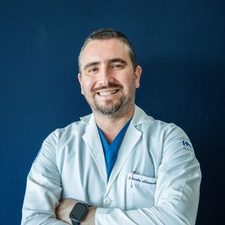 Ampliar imagen: Carlos Miramontes Amezcua, Cirujano plástico Mérida