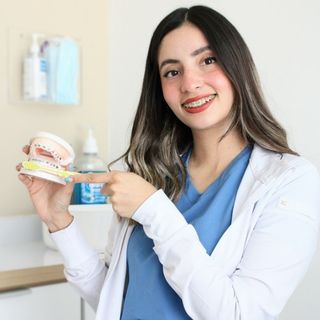 Estefania Ayala, Dentista - Odontólogo Tijuana