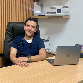 Ampliar imagen: Carlos Oscar  Cuauhteca Garnica, Especialista en Obesidad y Delgadez Naucalpan de Juárez