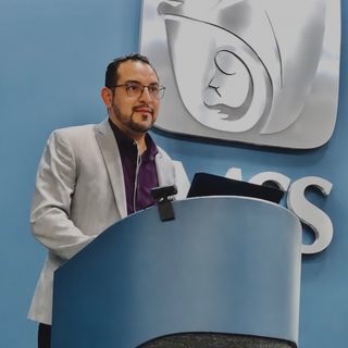 Dr. Alejandro Pluma