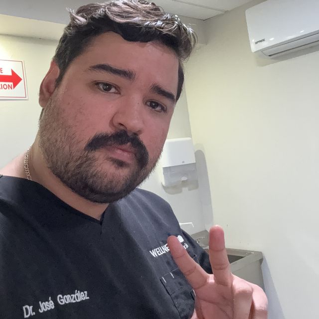 José Gerardo González Saucedo, Médico general Monterrey