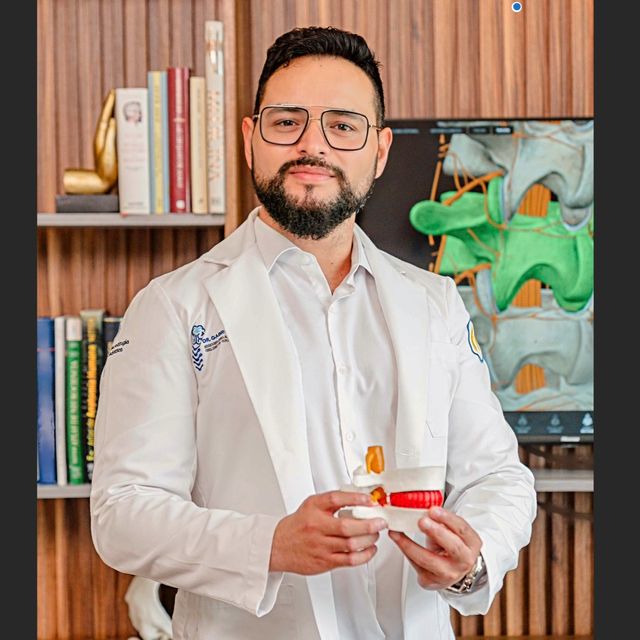 Gabriel Emmanuel Cachón Cámara, Neurocirujano Mérida