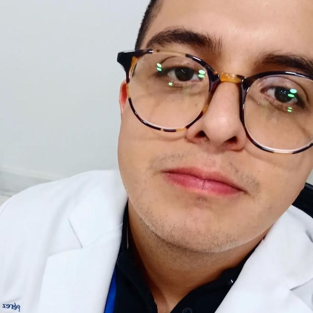 César Hernández Pérez, Reumatólogo Cuauhtémoc