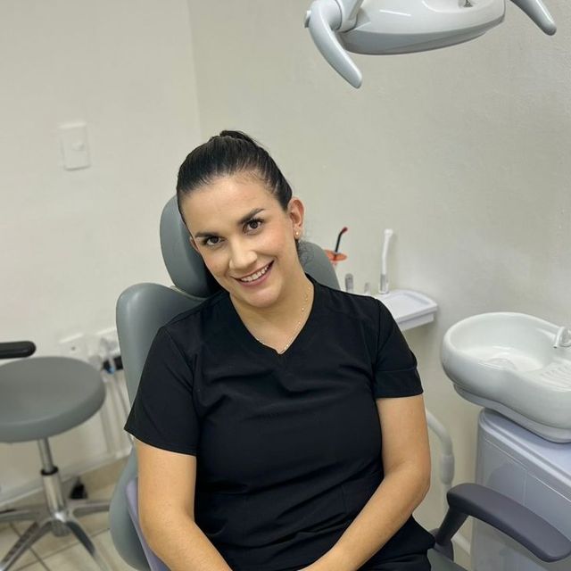 Diana Monserrat Esparza Soto, Dentista - Odontólogo Tepic