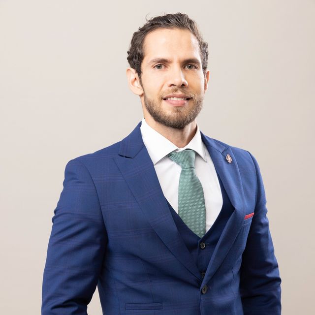 Oscar Farías, Médico general Colima