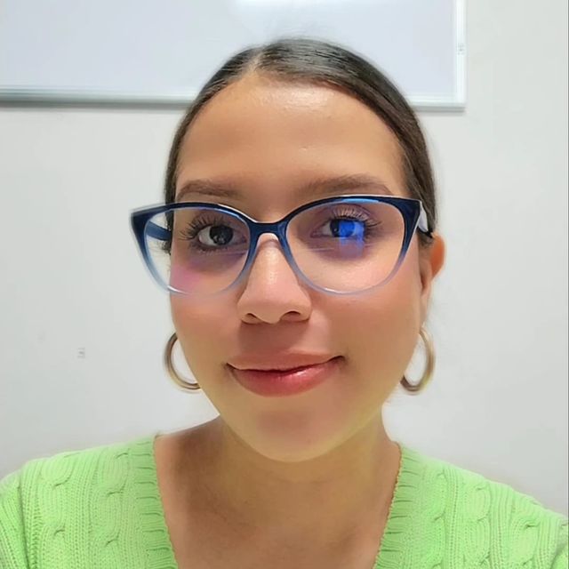 Vanessa López Solís, Psicólogo León