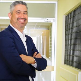 Ampliar imagen: Pitágoras Adame Maciel, Urólogo Cabo San Lucas