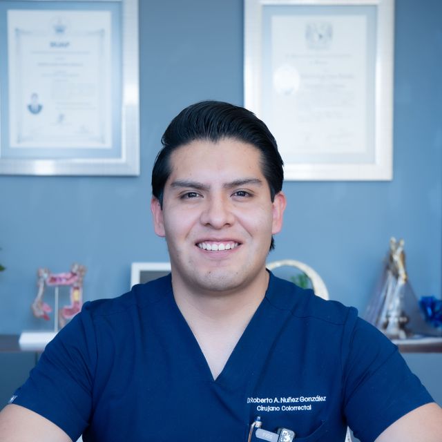 Roberto Ángel Núñez González, Proctólogo Puebla