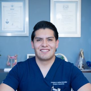 Dr. Roberto Ángel Núñez González