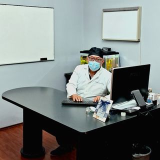 Ampliar imagen: Roberto Balcázar Jiménez, Terapeuta complementario Celaya