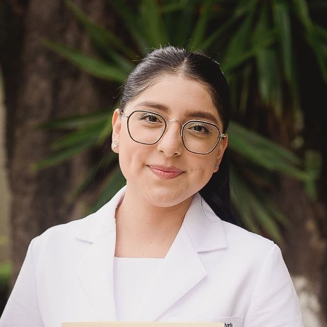 Alma Ahtziri  Neri, Dentista - Odontólogo Metepec