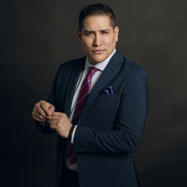 Daniel Servín, Cirujano plástico León