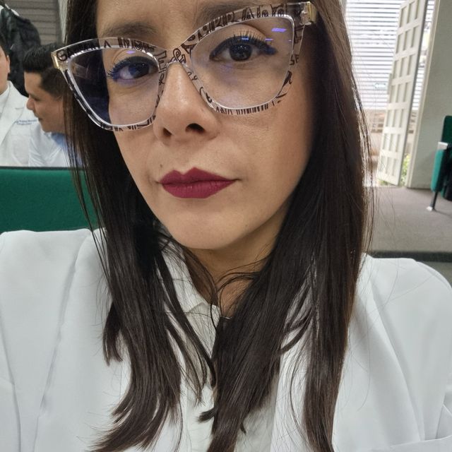 Angélica Rojas Ramírez, Psiquiatra León
