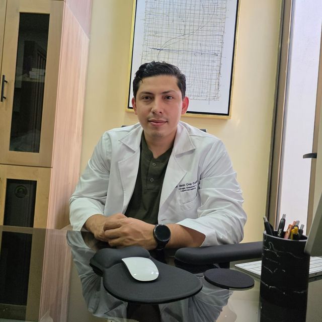 Alexis Cruz Cardona, Cirujano general Mérida