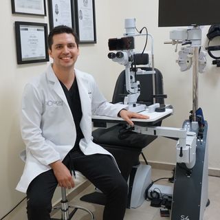 Ampliar imagen: Carlos Antonio Jiménez Romo, Especialista en Retina Médica y Quirúrgica San Pedro Garza Garcia