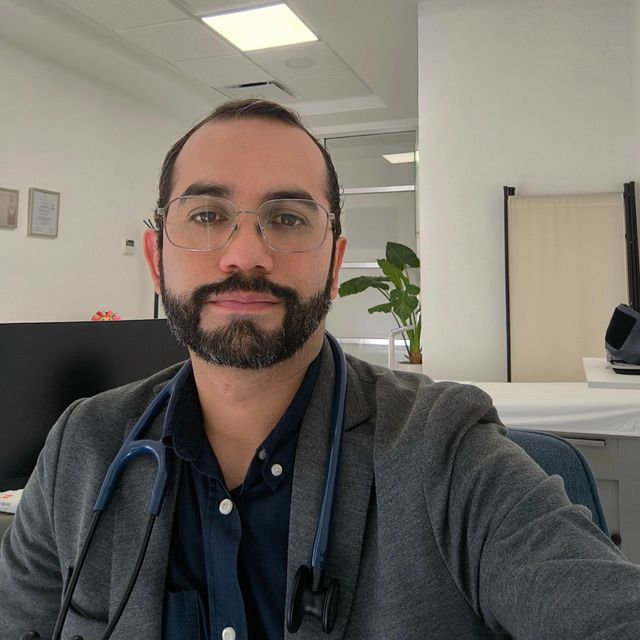 Cesar Romero Sosa, Internista Santiago de Querétaro