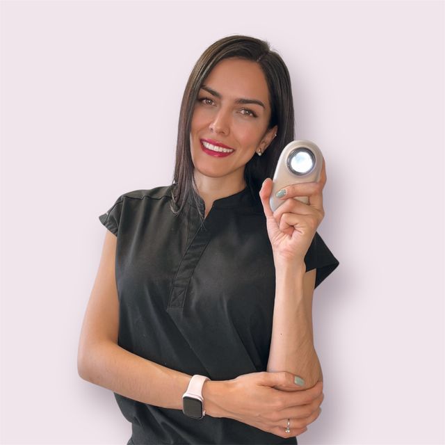 Miriam Dávila Patiño, Dermatólogo pediátrico León