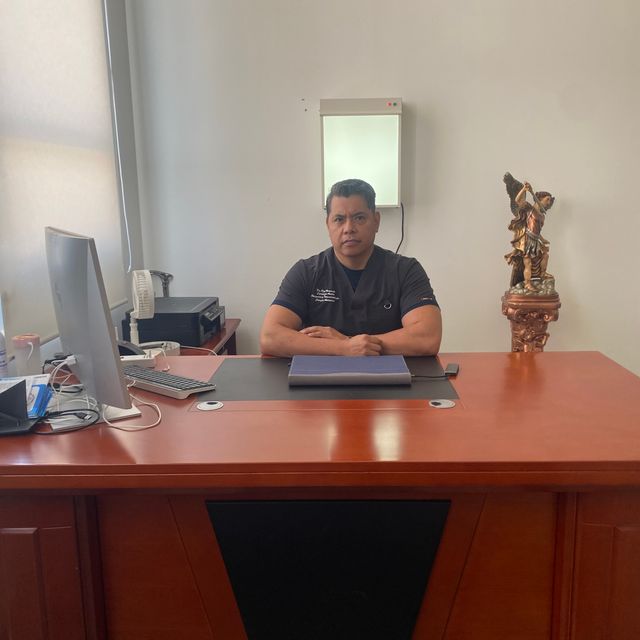 Rey Armando Cárdenas Acuña, Ortopedista Mérida
