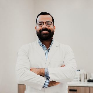 Ampliar imagen: Juan Daniel Madera Brito, Otorrinolaringólogo Ensenada