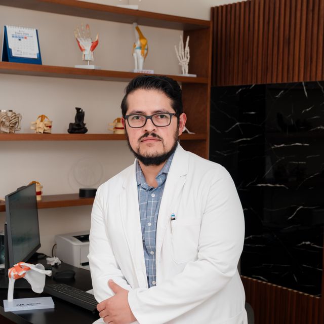 Aulio Cesar Ibarra Zavala, Cirujano de la mano Veracruz