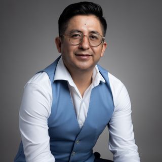 Dr. Edgar Flores Saucedo