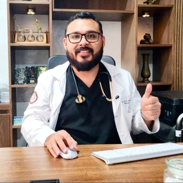 Alejandro Oddin Oliveros Xiu, Cardiólogo Cancun